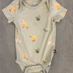 Kyte Baby Aloe Chick Print Bamboo Bodysuit. Size Newborn. Like New. Unisex.